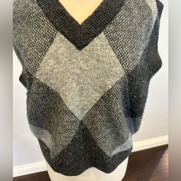 Zara Women's Grey Sleeveless Vest Sweater Size Large - Picture 2 of 9